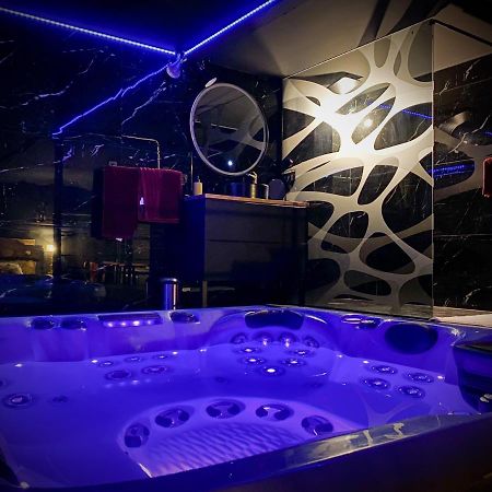 Loveroom Avec Jacuzzi 01 Chazey-sur-Ain Eksteriør billede